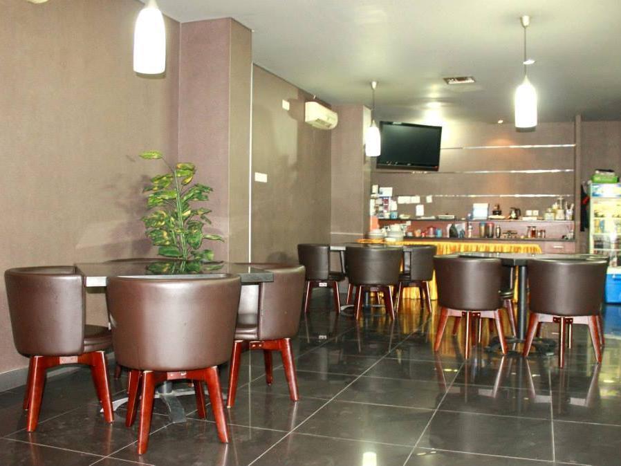 Mirah Hotel Джакарта Екстериор снимка