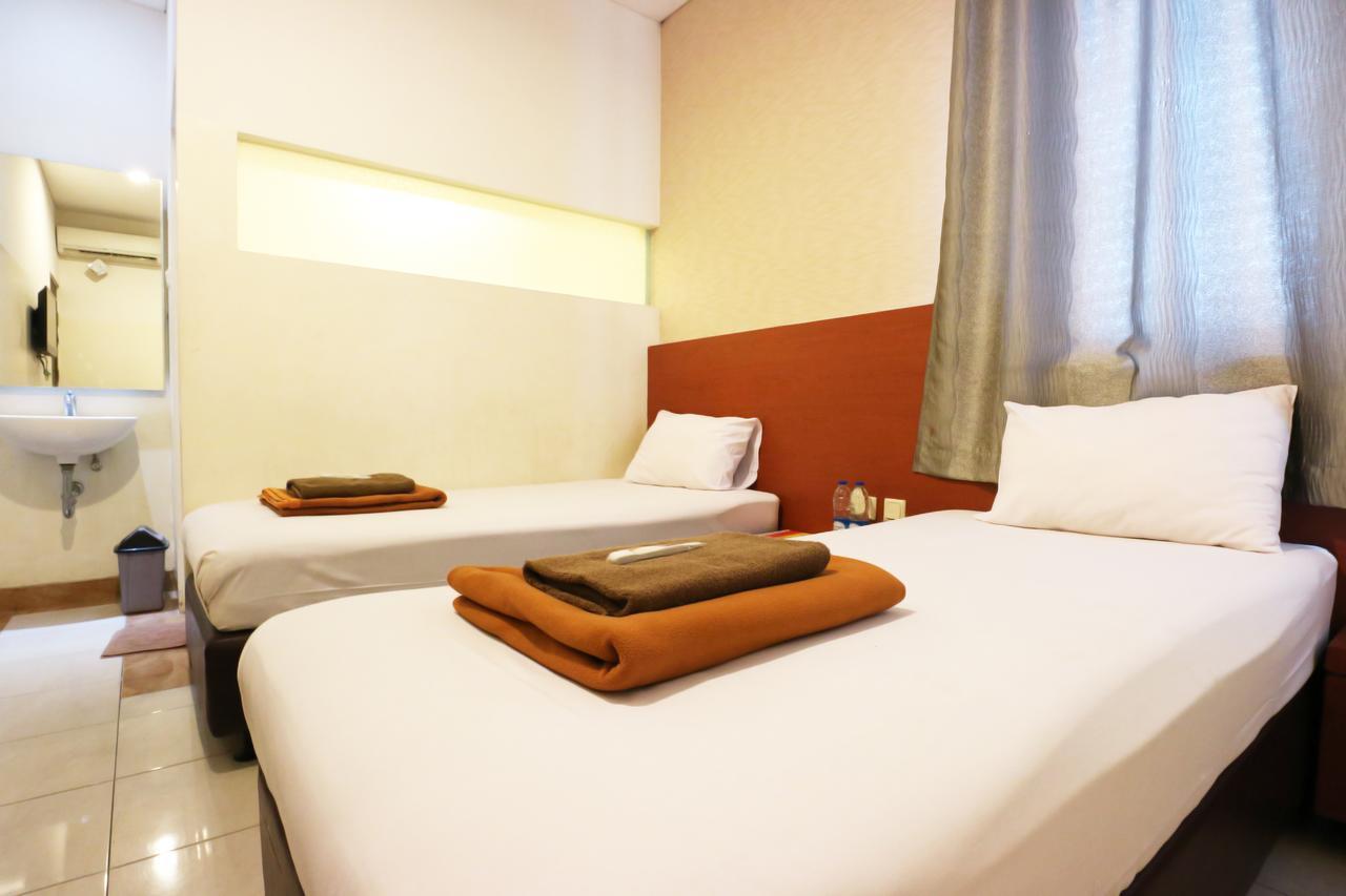Mirah Hotel Джакарта Екстериор снимка