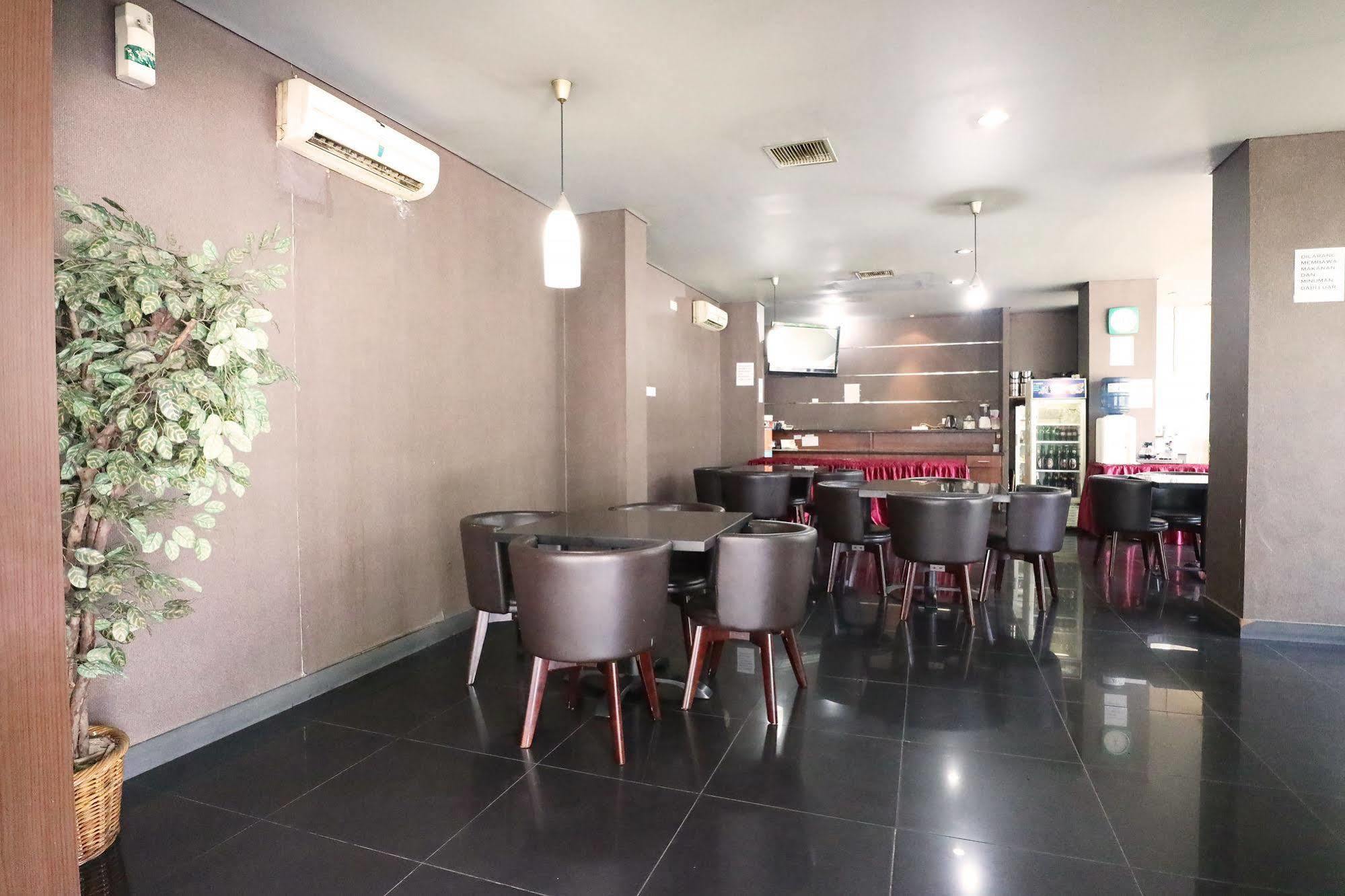 Mirah Hotel Джакарта Екстериор снимка