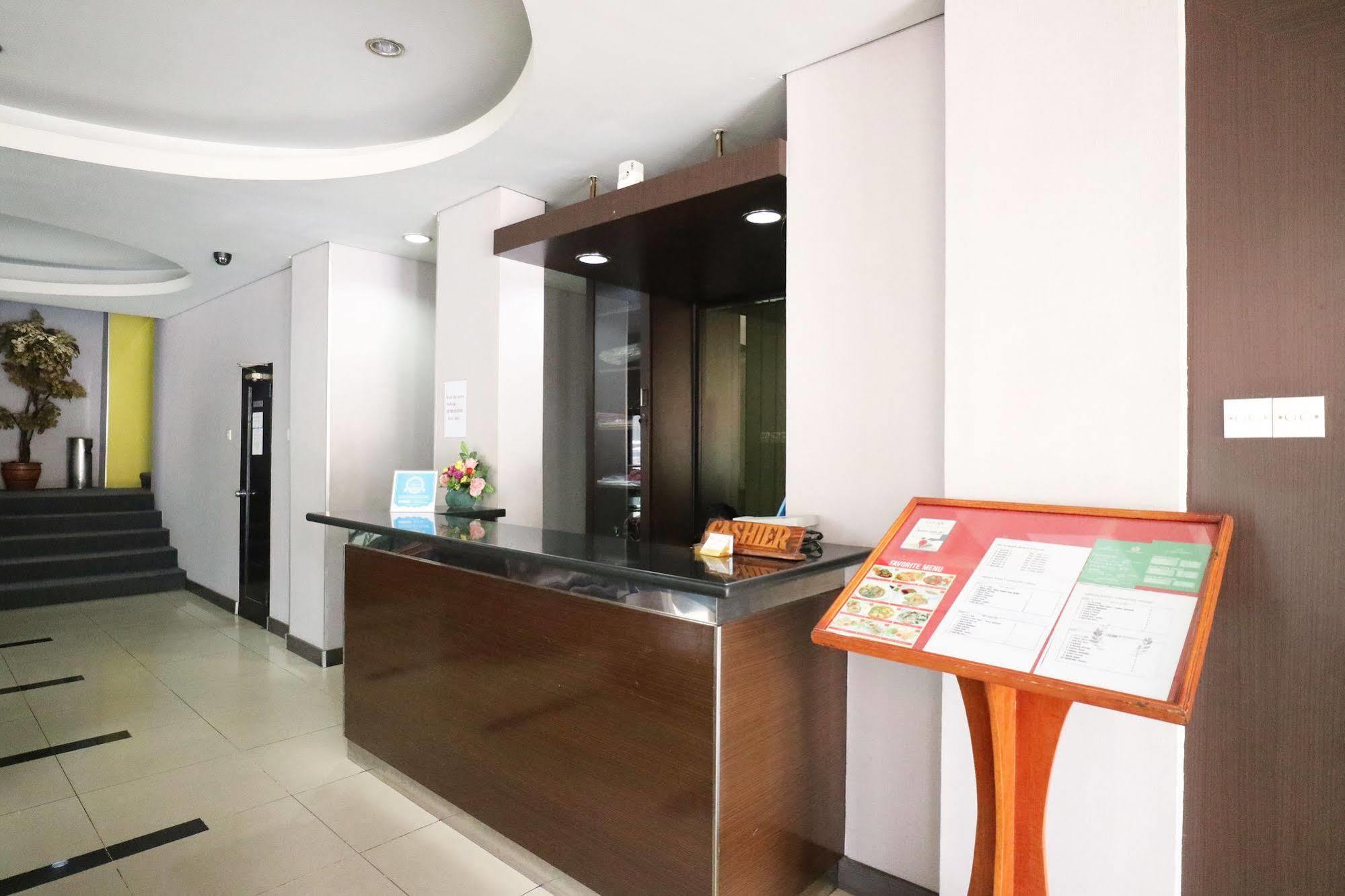 Mirah Hotel Джакарта Екстериор снимка